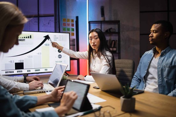 Quel est le rôle des web analytics dans l'optimisation du parcours client d'une boutique en ligne de mode?