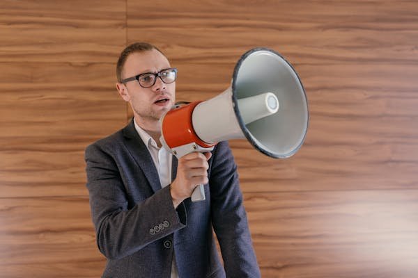 Boostez votre événement avec des relations publiques efficaces